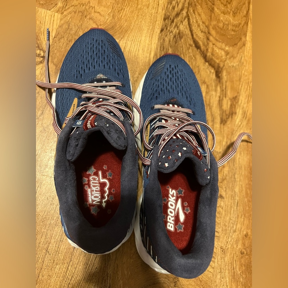 Brooks adrenaline GTS 19.